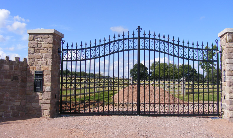 Newport Metal Gate Style